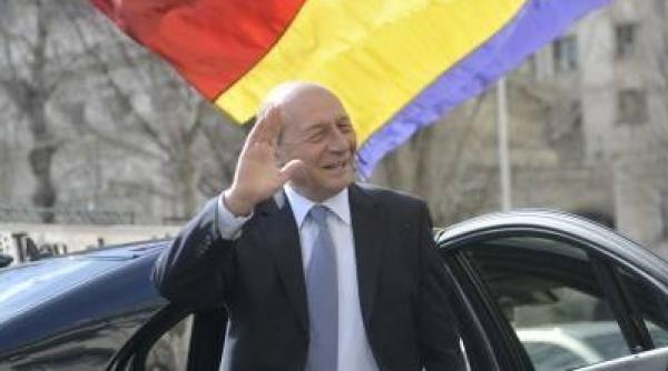 traian basescu cere revizuirea sentintei de colaborator al securitatii
