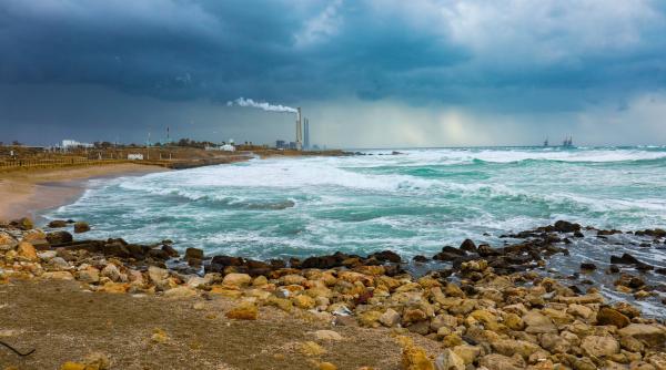 israelul pompeaza apa in marea galileii procesul este extrem de costisitor