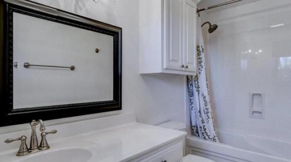 oglinda din baie nu se va mai aburi foloseste acest truc si vei scapa de problema enervanta