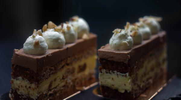 prajitura la tava reteta se consuma rece de la frigider ai nevoie de 8 linguri faina 8 linguri zahar pudra 200g unt