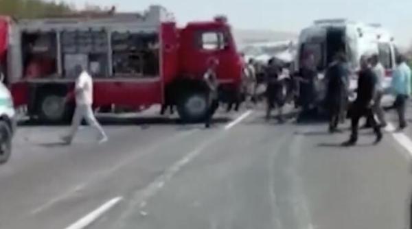 accident ingrozitor in turcia intre un autocar si o ambulanta 16 morti si 21 de raniti