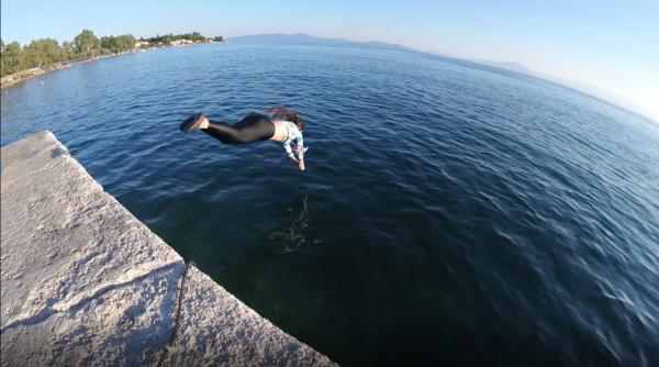 ana maita realitate dura romania este tara in care un tanar sare in apa si bate recorduri la inot si altul sare in apa ca sa se inece
