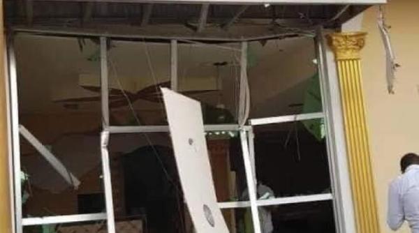 atac violent intr un hotel unde 12 persoane au murit