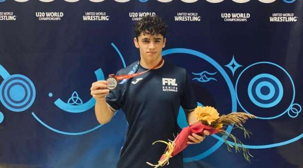 denis florin mihai medalie de argint la mondialele de lupte de la sofia