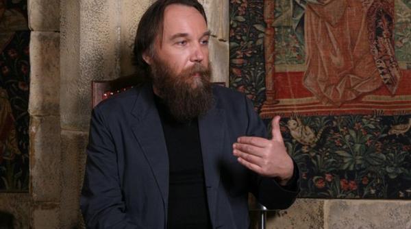 masina in care se afla fiica lui aleksandr dughin ideologul lui putin aruncata in aer atentatul l ar fi vizat pe el