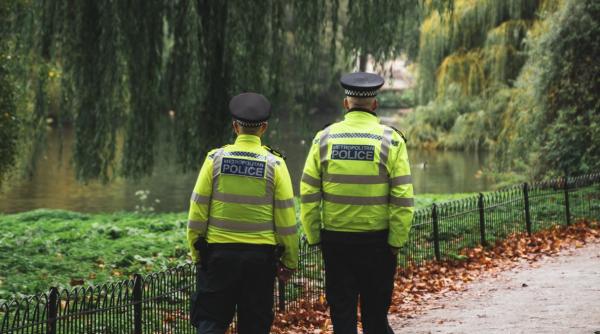 fapta banala a politiei prezentata ca uriasa victorie ca mamaia care mulge vaca