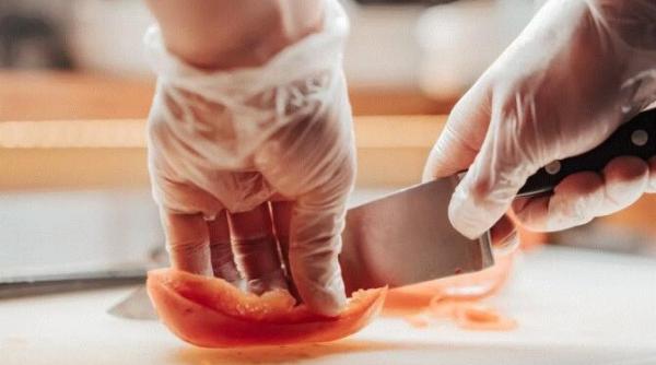 salata care va decora orice masa festiva este satioasa si gustoasa