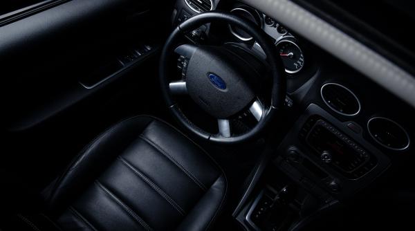 ford se restructureaza pentru a concura cu tesla mii de oameni dati afara un model nu va mai fi vandut