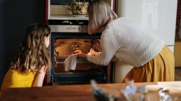 luati niste pungi simple si curatati cuptorul o metoda incredibila