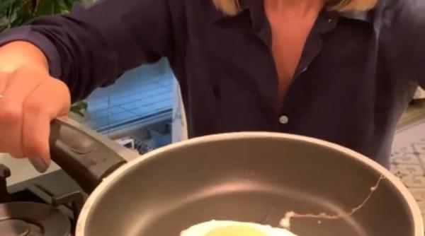 cum faci oua ochiuri fara ulei secretul mihaelei bilic video