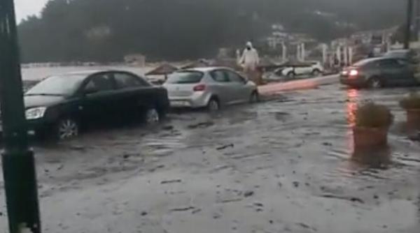 furtuna in thassos insula greceasca preferata de romani a fost intrerupt curentul iar strazile au fost inundate foto