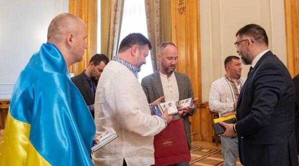 robert cazanciuc mesaj de ziua ucrainei va veni si momentul cand un ghid de conversatie ucrainean roman va sta la baza unui ghid turistic