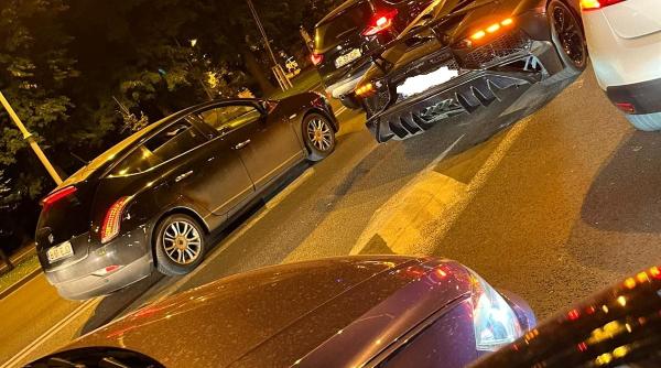 foto o masina de sute de mii de euro a blocat traficul intr o intersectie din bucuresti