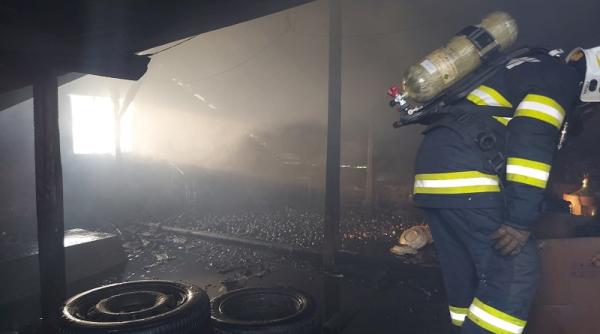 incendiu puternic in dambovita o persoana gasita carbonizata