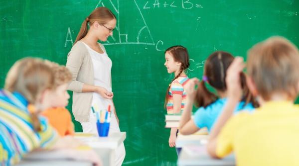 prima de instalare pentru profesorii care aleg sa predea in mediul rural 3 salarii medii brute