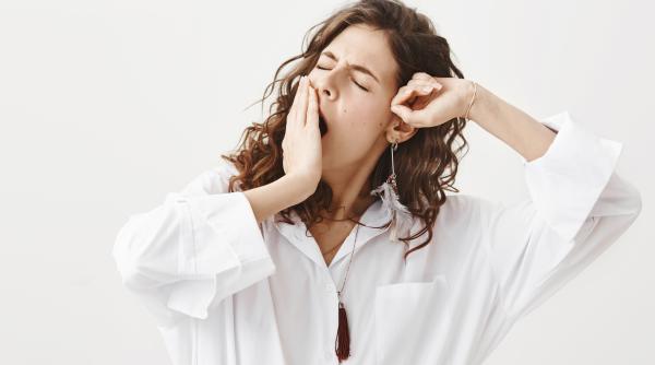 de ce caldura si mesele copioase ne fac somnorosi