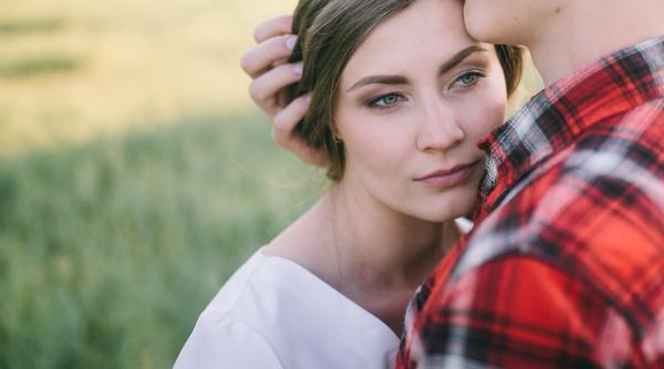 de ce se tradeaza chiar si atunci cand se iubeste evadarea din realitate