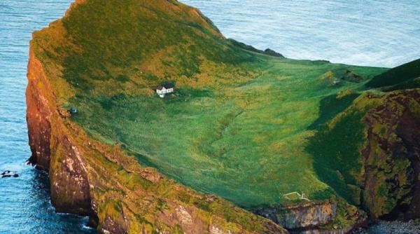 misterul casei singuratice de pe o insula pustie din islanda cine locuieste aici
