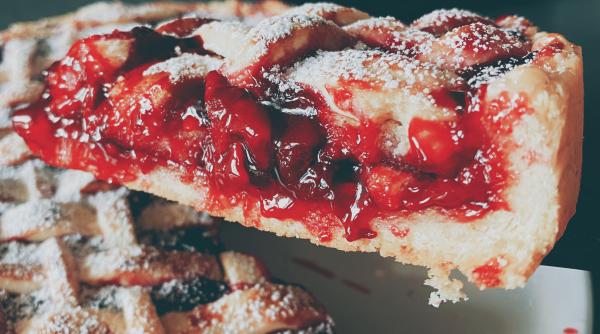 placinta nemteasca plina cu visine si smantana cea mai buna idee pentru weekend este senzationala