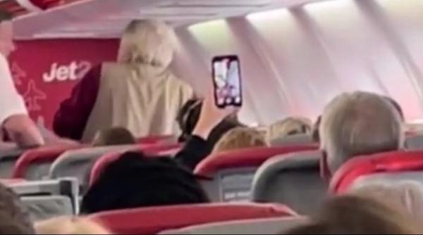 scandal in avion o femeie a batut un insotitor de zbor dupa ce acesta i a luat bautura din fata video