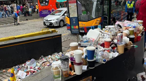 greva gunoierilor din edinburgh pericol pentru sanatate scandalul a ajuns pana la premierul nicola sturgeon ne facem de ras pe scara internationala