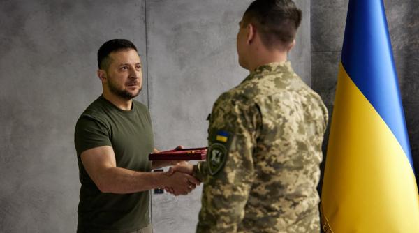 zelenski de ziua aviatiei ucrainei invadatorii vor disparea ca roua in soare iar apararea noastra va fi acel soare