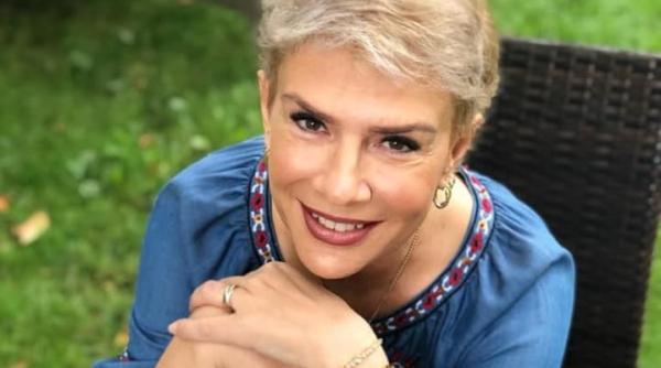 teo trandafir prietenia este mai statornica te bazezi mai mult pe ea iubirea se zgarie usor