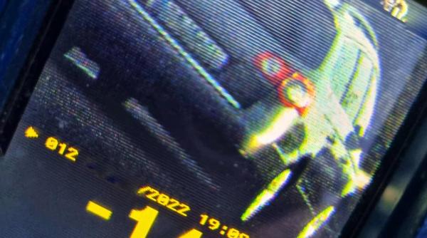 un sofer care mergea cu 140 km h a fugit de politie si s a ascuns intr o biserica