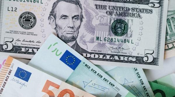 curs bnr 29 august dolarul sua isi continua avansul si se departeaza de euro care tot scade ce urmeaza