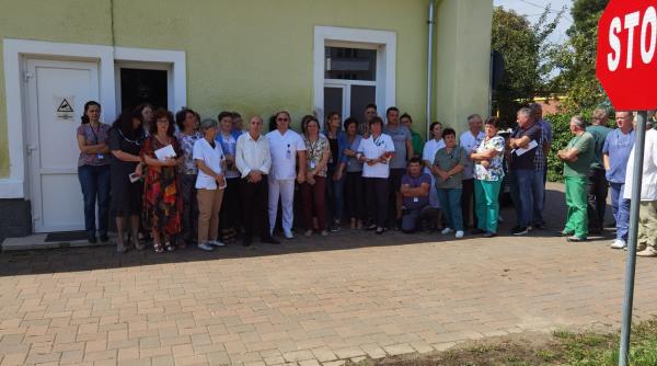 primarul harpa ii canta in struna directorului care a revoltat medicii din tg neamt ma hartuieste urmareste si santajeaza