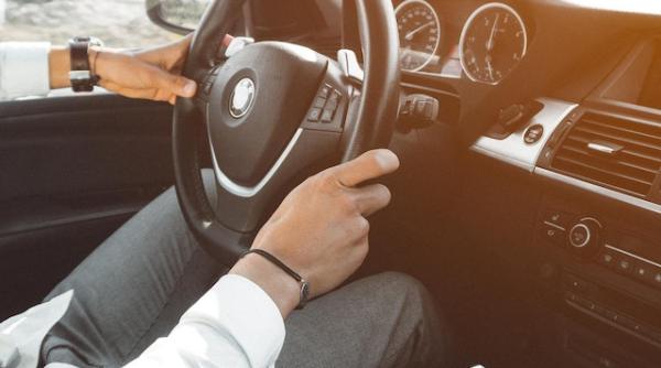 sofer de 19 ani prins cu viteza la volan de doua ori intr un minut in doua localitati diferite din judetul botosani