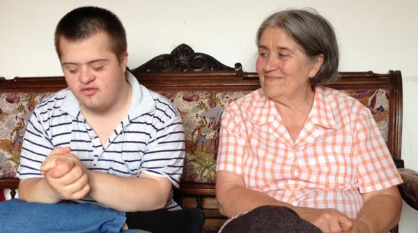 un tanar cu sindromul down stie pe de rost noul testament si cei 150 de psalmi vrea sa devina preot