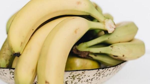 pastreaza bananele proaspete doua saptamani coaja nu se va innegri daca vei respecta aceste reguli