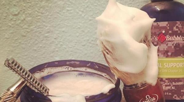 pune spuma de ras in masina de spalat va straluci de curatenie si prospetime