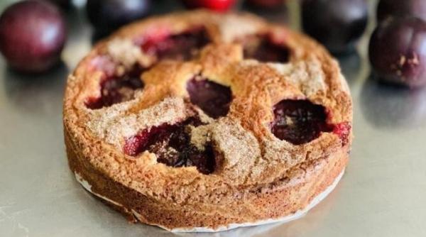 tarta parfumata cu prune dintr un aluat neobisnuit surprinde ti familia si prietenii