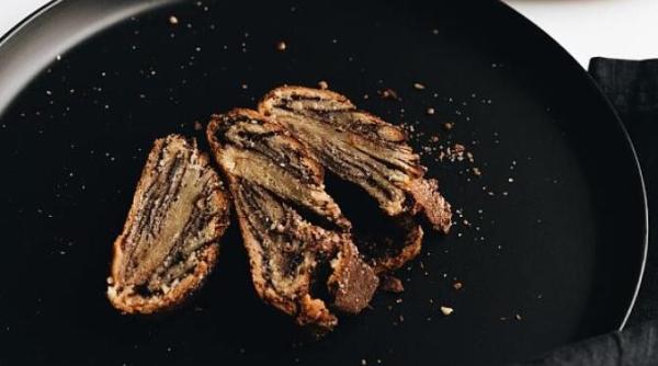 cel mai simplu si mai gustos strudel cu ciocolata reteta poate fi facuta si de un copil