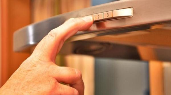 curata hota din bucatarie in zece minute doua trucuri care elimina grasimea arsa si murdaria