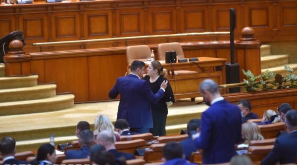 scandal aur val valcu eu as vrea sa si depuna candidatura doamna sosoaca