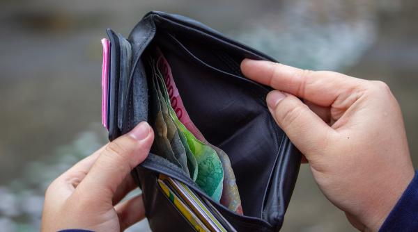 suntem pe cont propriu in fata scumpirilor mircea cosea romanii ar trebui sa fie din ce in ce mai atenti la banii pe care ii au