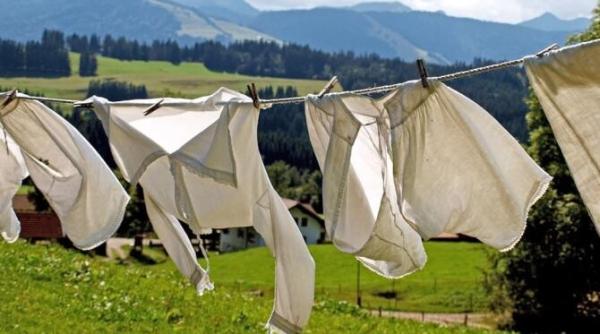 unele gospodinele folosesc ulei atunci cand spala hainele cum functioneaza trucul bunicii