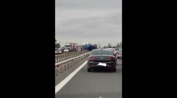 video accident pe a3 un tir s a rasturnat la intrarea pe autostrada masinile sunt oprite pe centura ploiesti