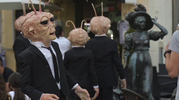a fost si in acest an festivalul puppets occupy street craiova taramul povestilor pline de culoare si speranta