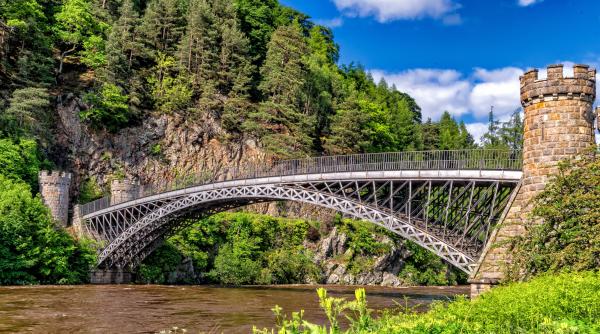 pietrele foamei scoase la suprafata de seceta din europa daca ma vezi sa plangi