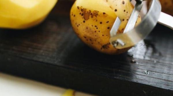 cartofi in sos de smantana o cina gustoasa si usoara pentru toata familia