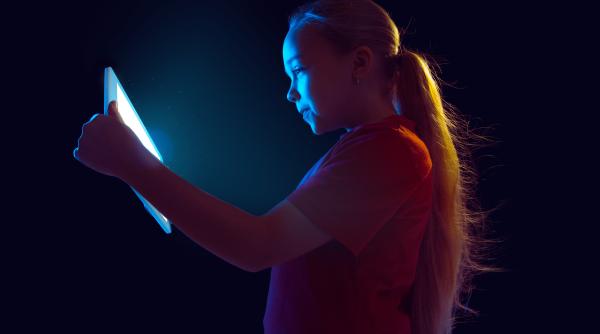 lumina albastra a gadgeturilor accelereaza imbatranirea