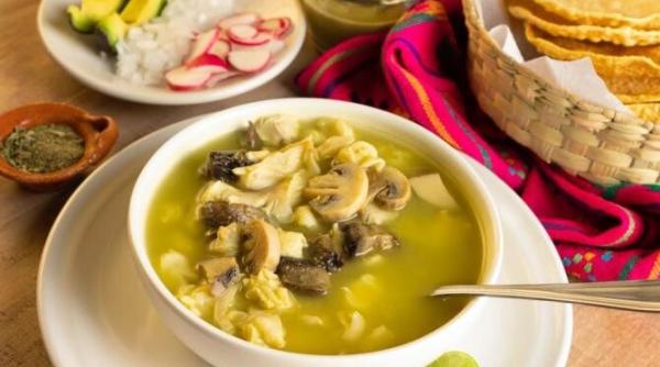 supa de ciuperci cu sos de rosii consistenta simpla si fara carne