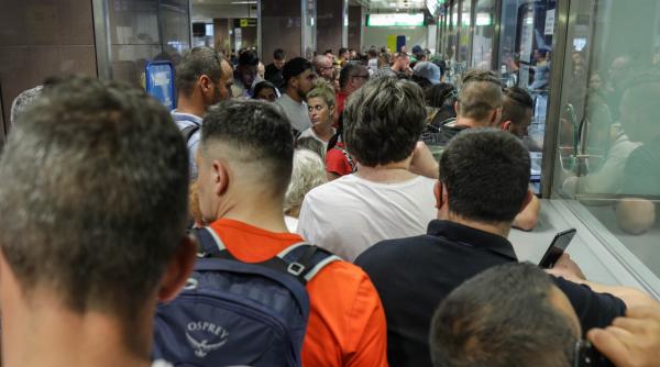 blue air a suspendat toate zborurile chirieac conturile blocate ca pe vremuri cel care trebuie sa ia masuri este incapabilul de sorin grindeanu el a fugit de raspundere