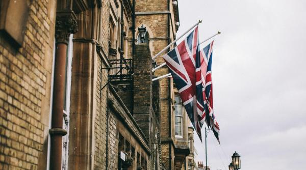 criza energetica 6 din 10 producatori din marea britanie risca sa si inchida afacerile facturile au crescut cu 100prc