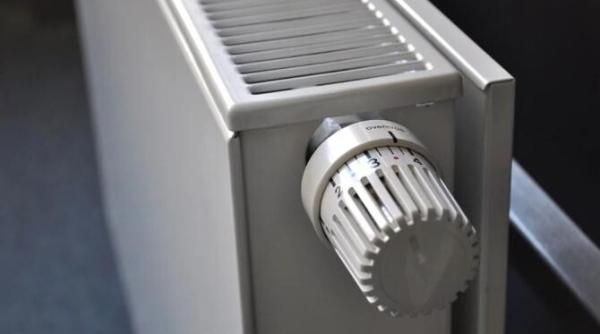 curata caloriferul de praf rapid si fara aspirator daca stii acest truc