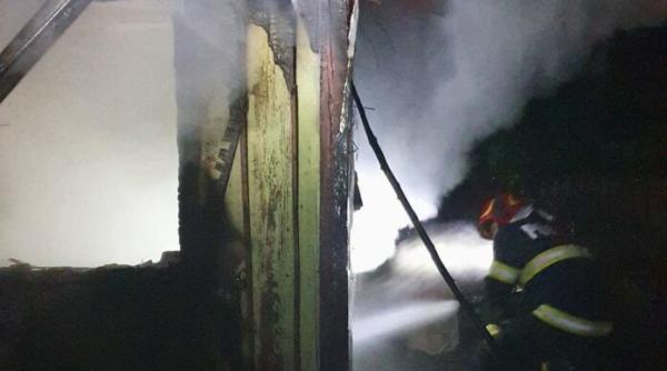 incendiu in dambovita o persoana gasita decedata